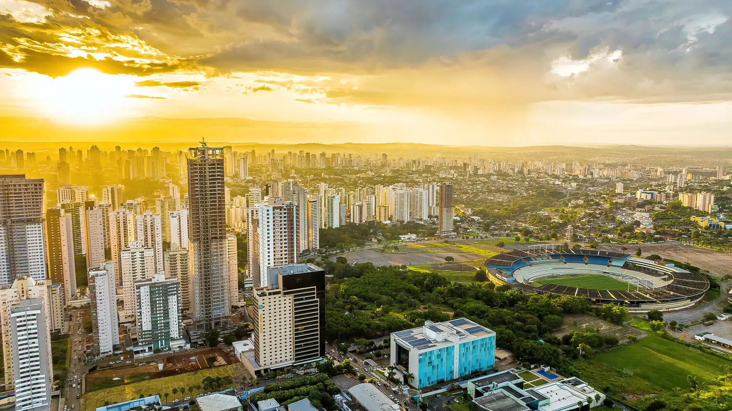 Vista aérea de Goiânia ao pôr do sol